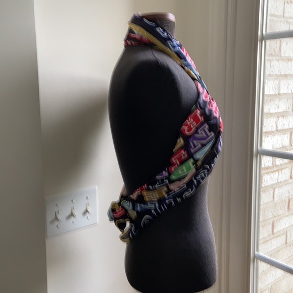 Louis Vuitton Silk Scarf/Wrap - Picture 6 of 16